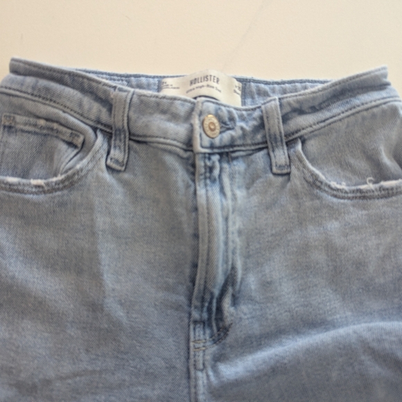 Hollister Jeans Light Blue Ultra High Rise Dad, Distressed Pockets W25S, Size 0s - Picture 4 of 10